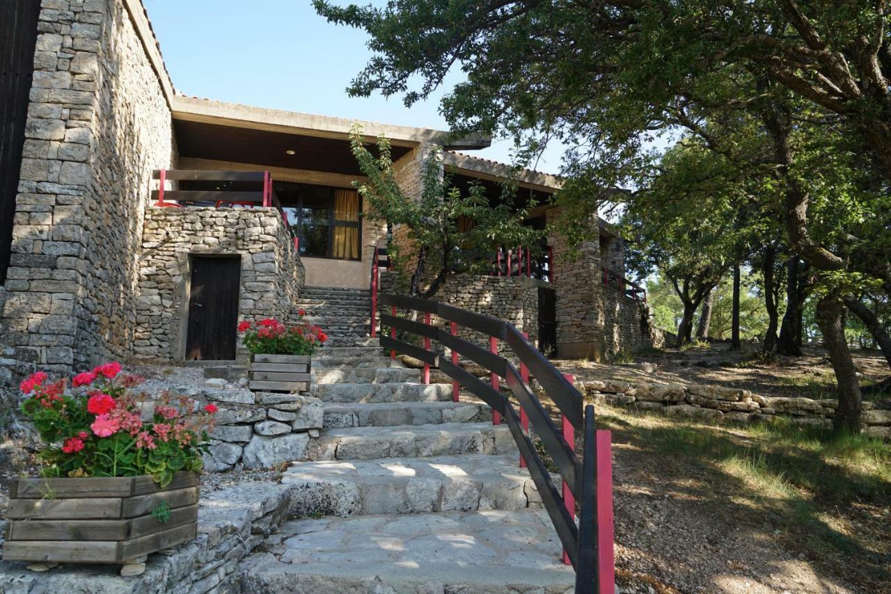 ホテル Vvf Luberon Provence Murs  エクステリア 写真